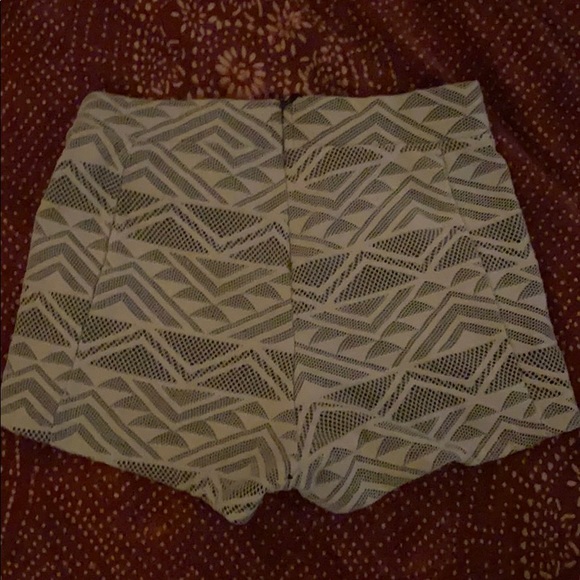 Charolette Russe patterned shorts - Picture 3 of 3
